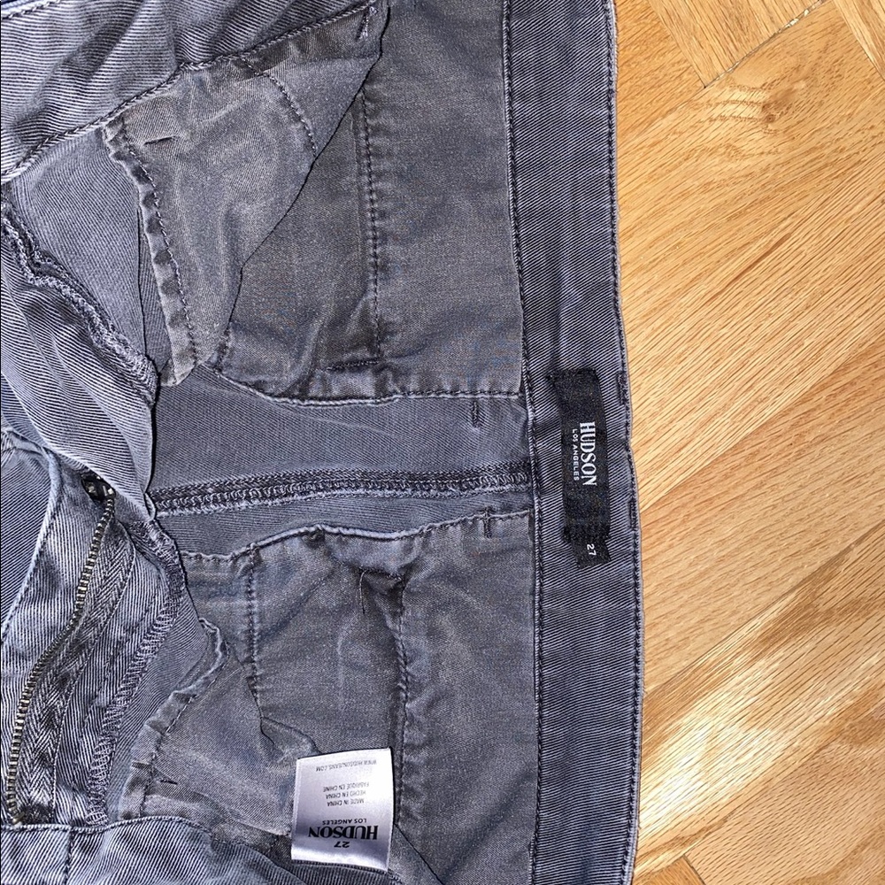 HUDSON LOW RISE STRAIGHT CROPPED CARGO PANTS IN DISTRESSED ONYX